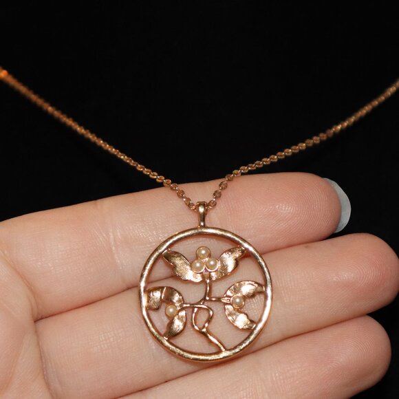 ✨ Golden Blossom Necklace · AVON Floral Pendant with Pearls · 15" ✨ - Picture 1 of 6